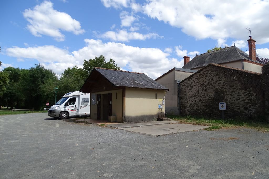 Aire Camping car Valanjou — photo 3