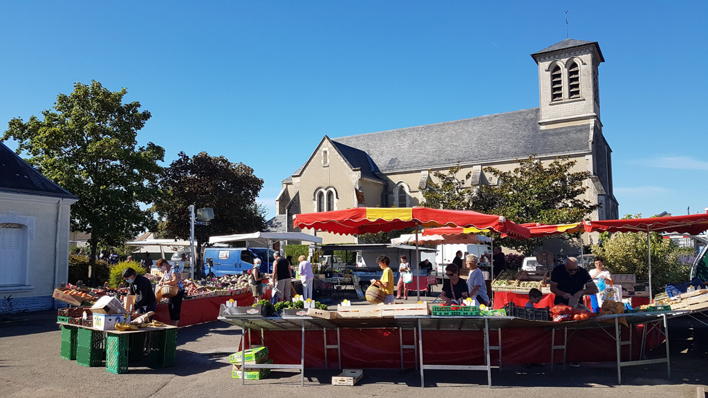 Marché le jeudi et le dimanche matin à Guécélard