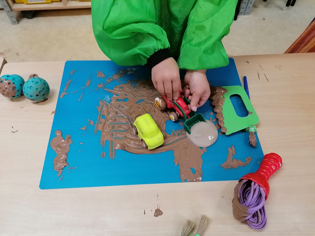 Atelier l’argile des tout-petits – éveil à la matière