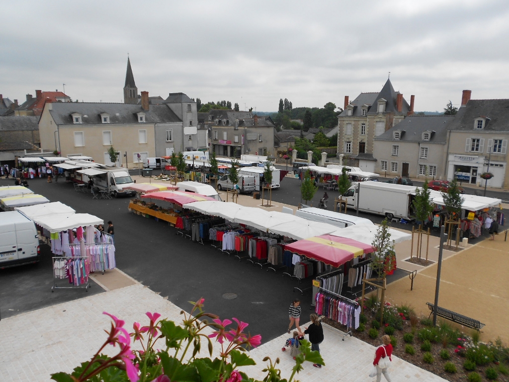 MARCHÉ EN ANJOU BLEU - CHÂTEAUNEUF SUR SARTHE
