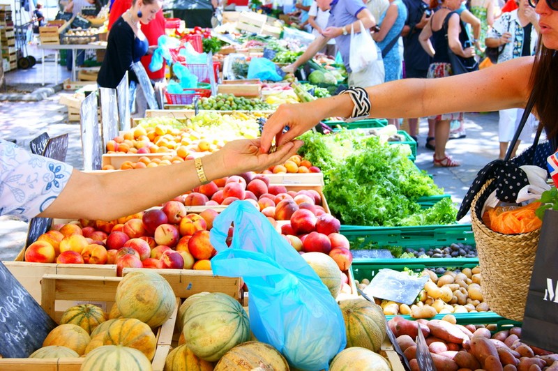 MARCHÉ AU COUDRAY-MACOUARD