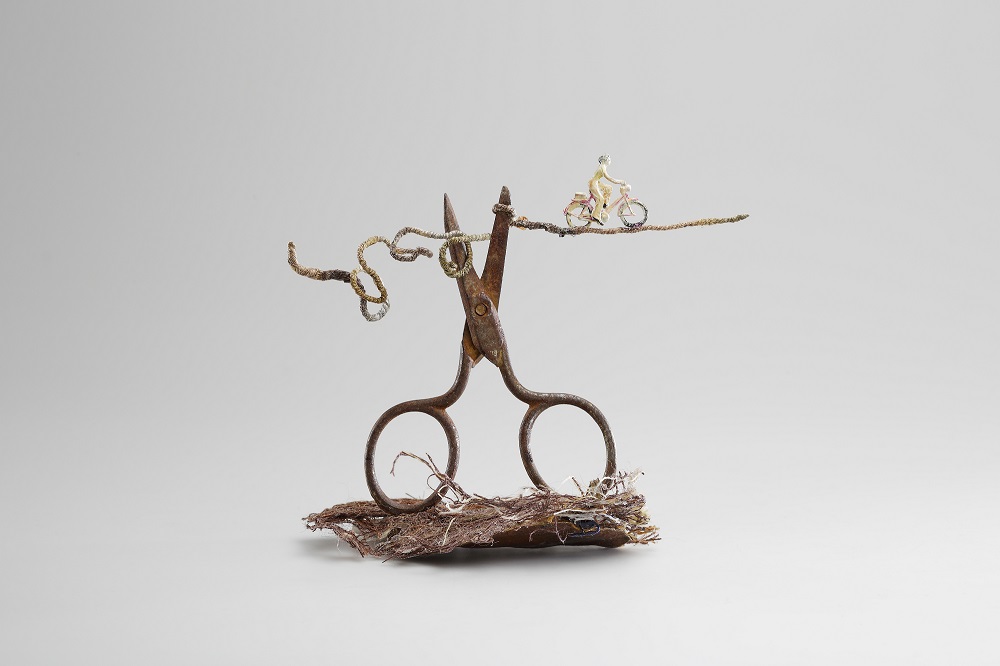 XIE TRIENNALE INTERNATIONALE DES MINI-TEXTILES. LIBRES COMME L'ART!