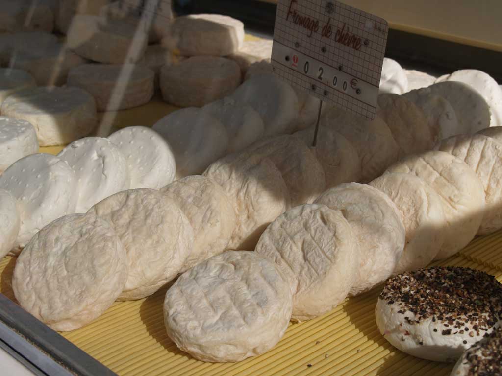 Marché le samedi matin à Brûlon